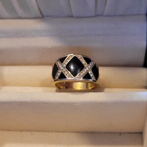 Ladies Enamel & Cubic Zirconia ring. Avon